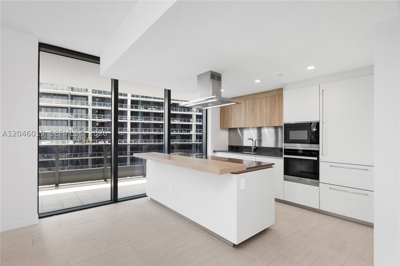 1000 Brickell Plz #4015, Miami FL 33131