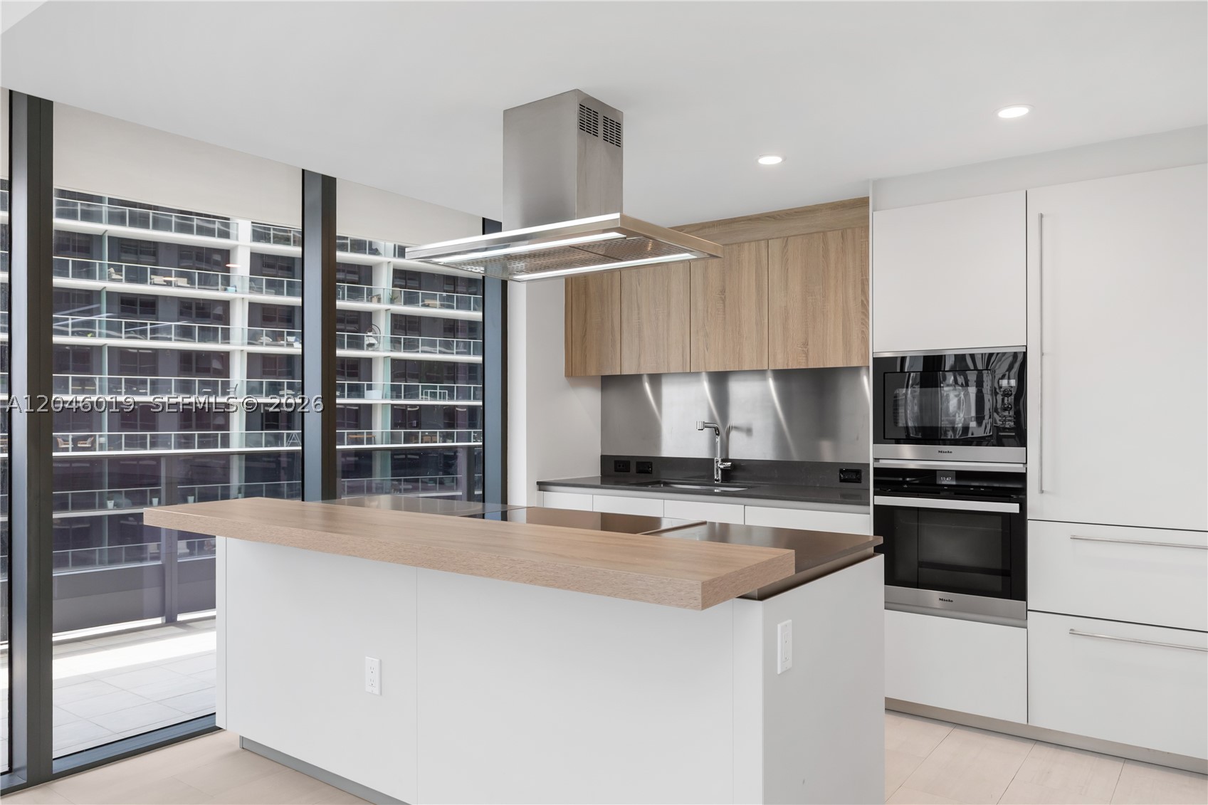 1000 Brickell Plz #4015, Miami FL 33131