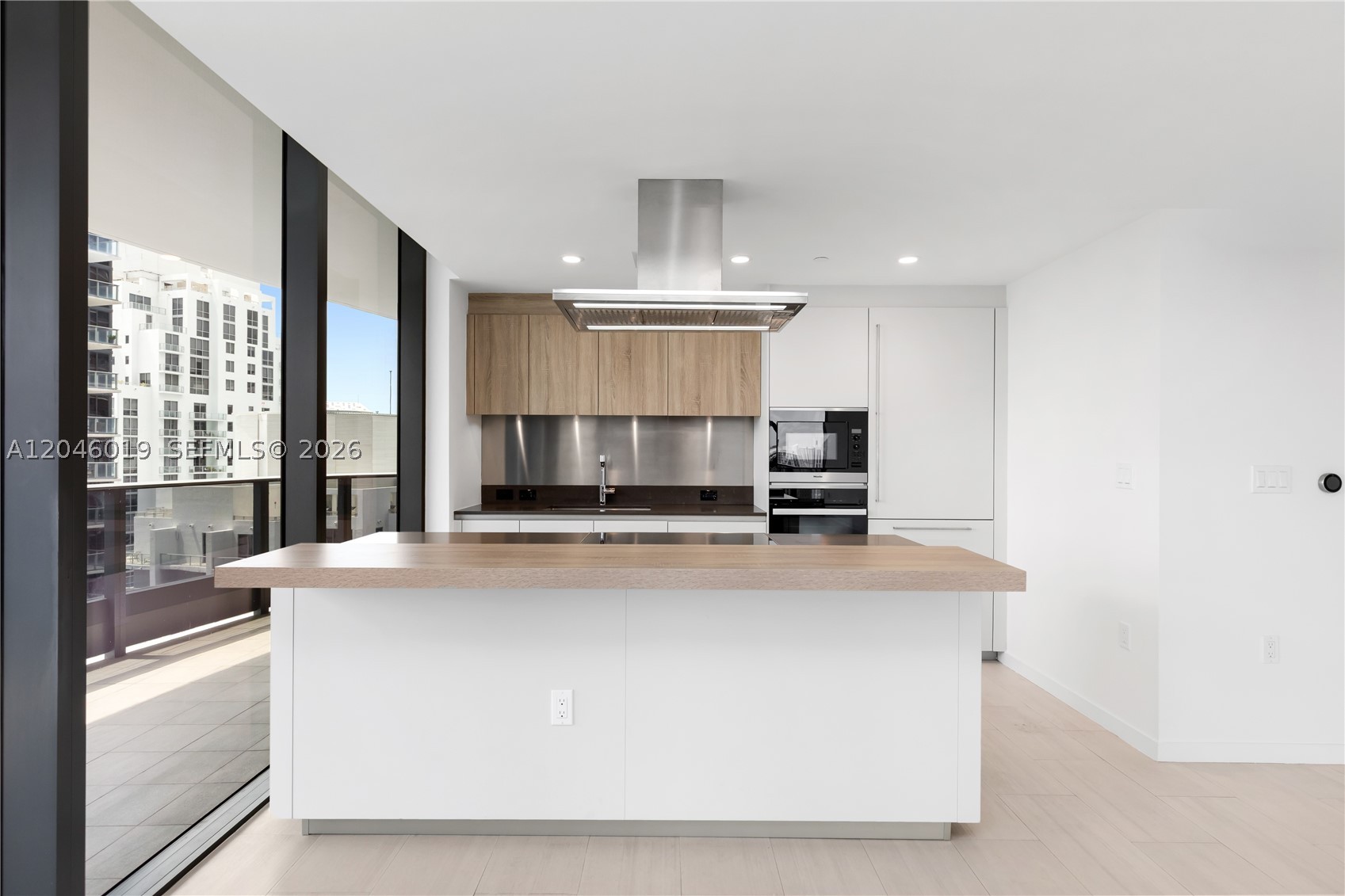 1000 Brickell Plz #4015, Miami FL 33131