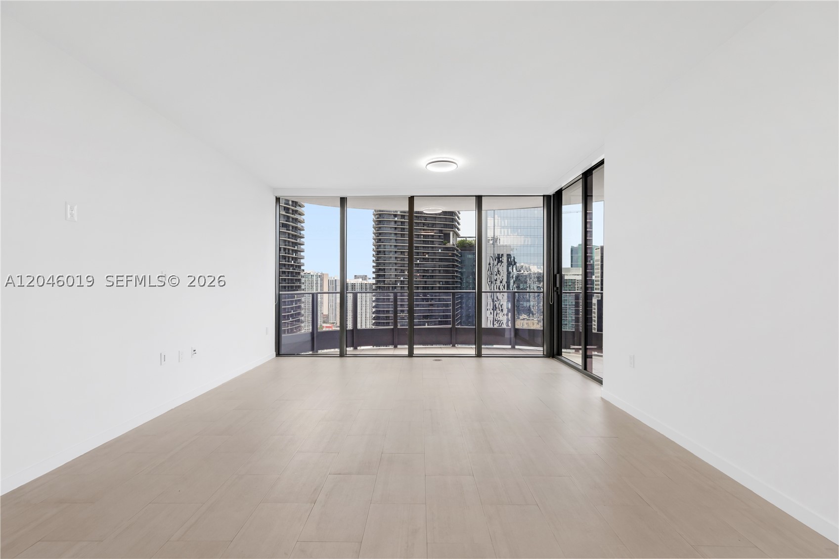 1000 Brickell Plz #4015, Miami FL 33131