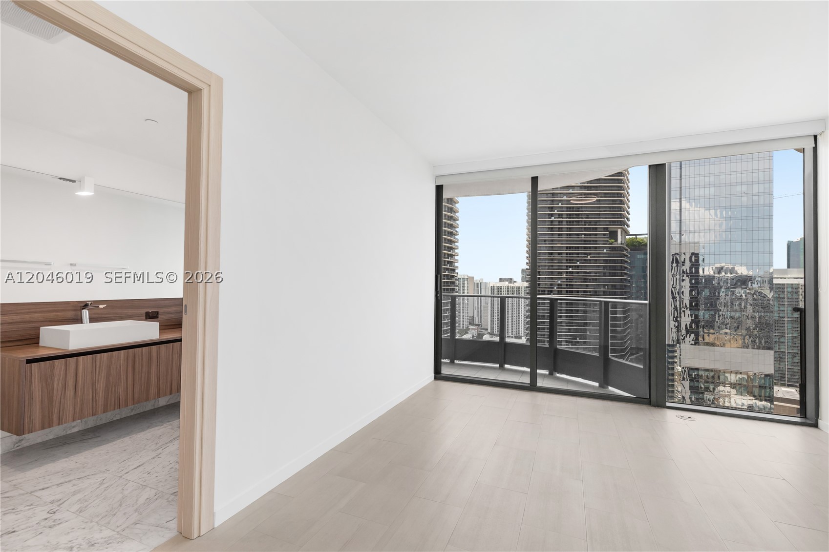 1000 Brickell Plz #4015, Miami FL 33131