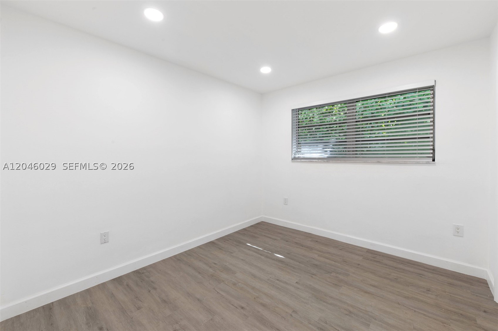 945 NE 176th St, Miami FL 33162