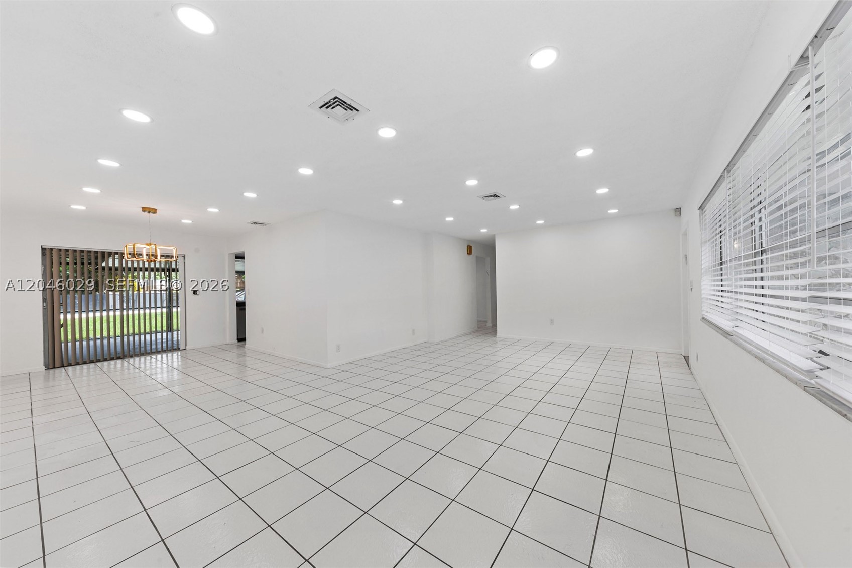 945 NE 176th St, Miami FL 33162