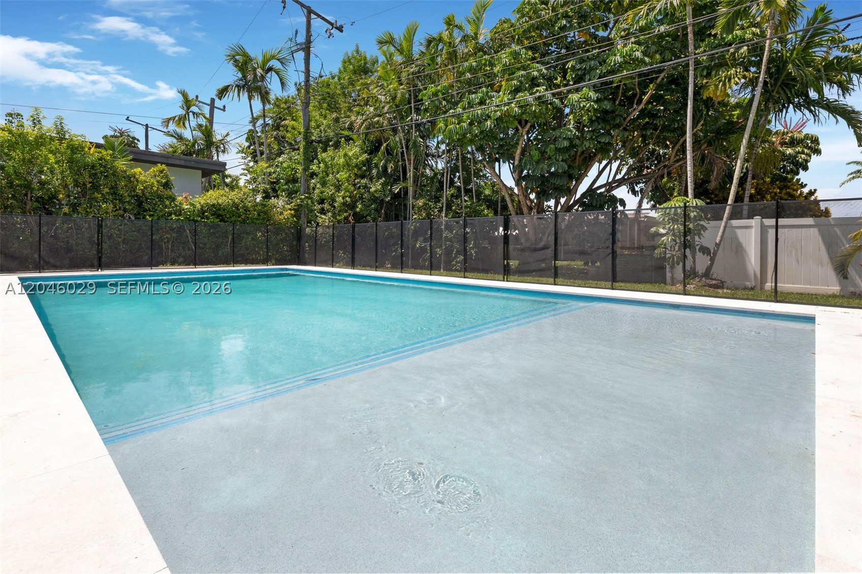 945 NE 176th St, Miami FL 33162