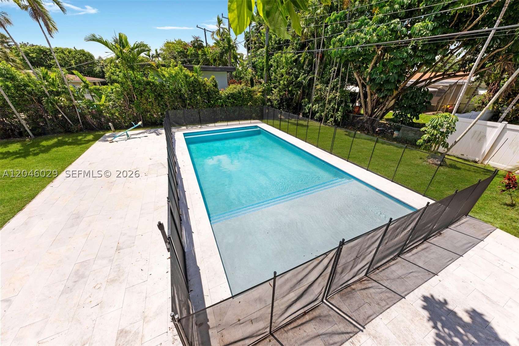 945 NE 176th St, Miami FL 33162
