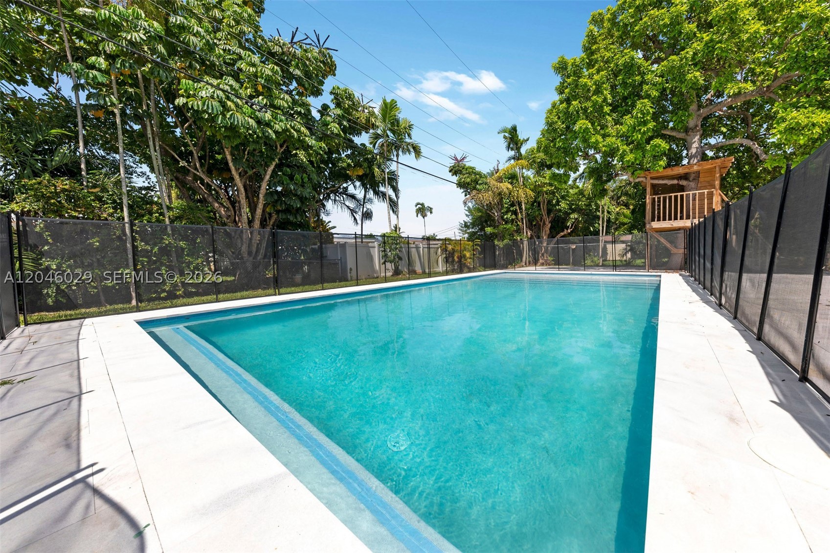 945 NE 176th St, Miami FL 33162
