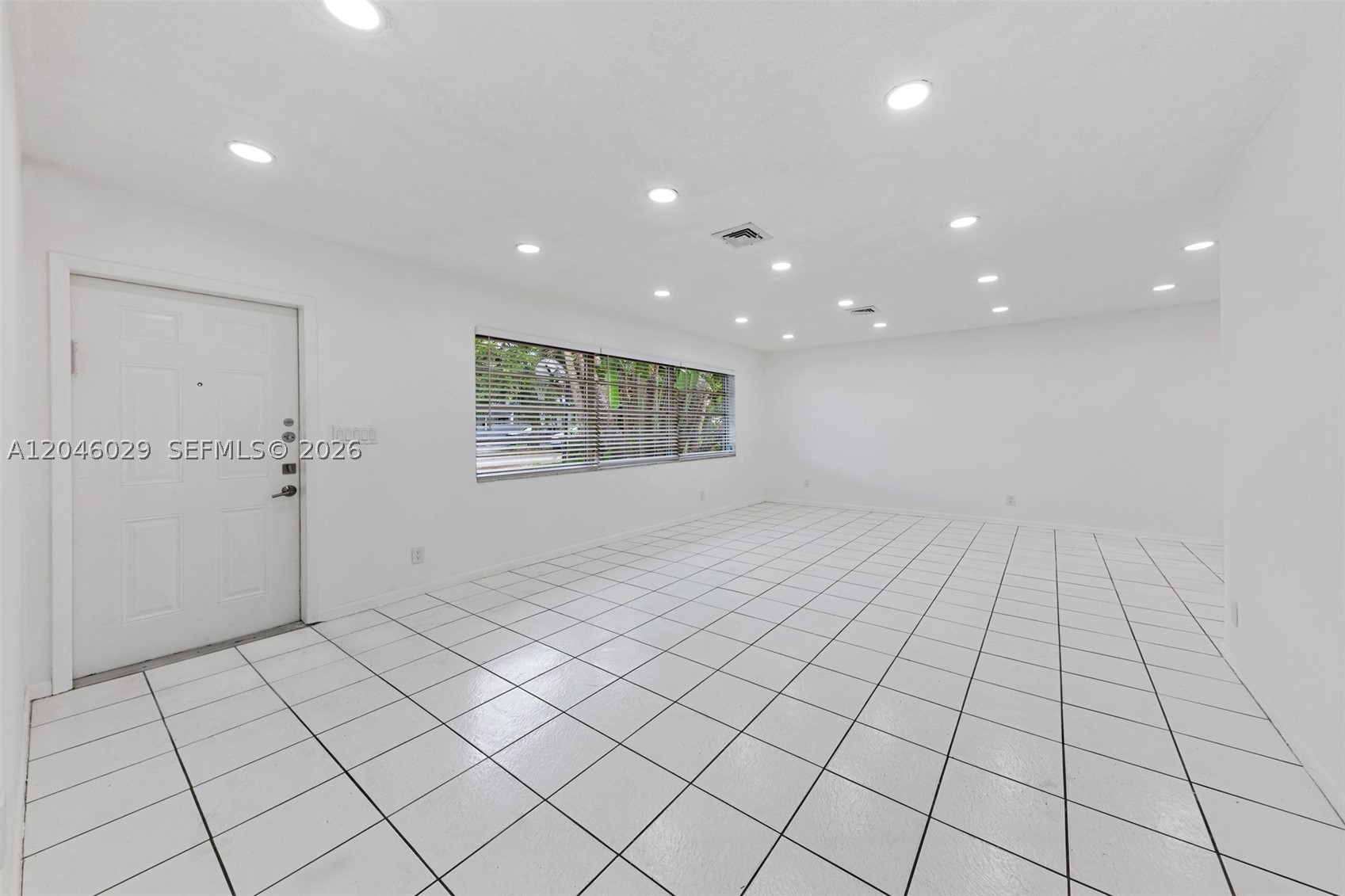 945 NE 176th St, Miami FL 33162