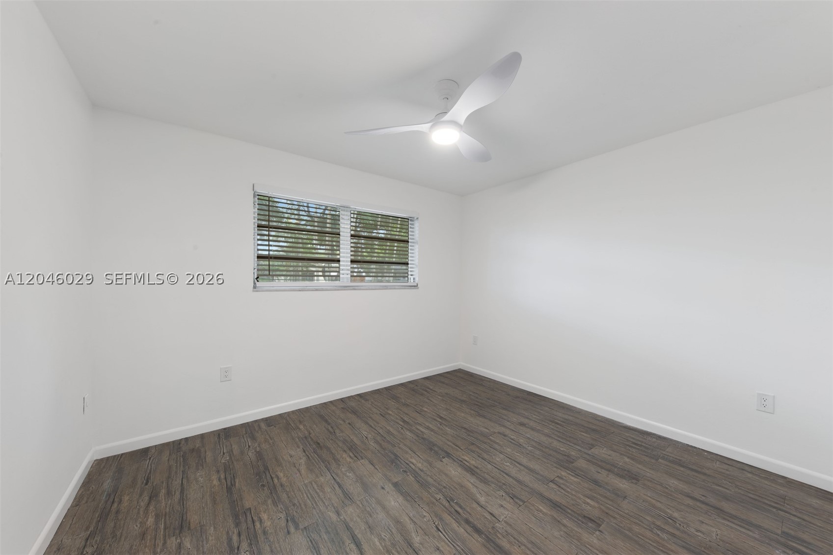 945 NE 176th St, Miami FL 33162