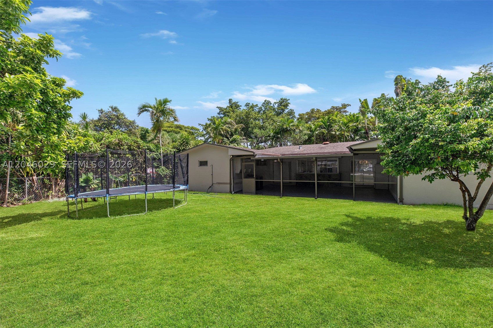 945 NE 176th St, Miami FL 33162