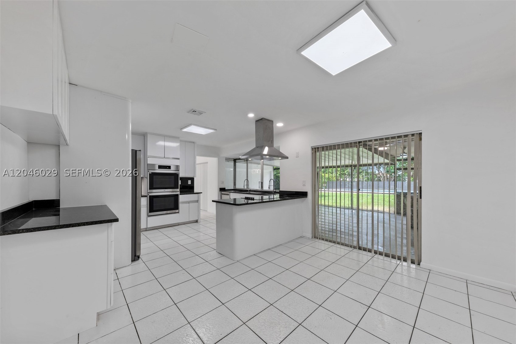 945 NE 176th St, Miami FL 33162