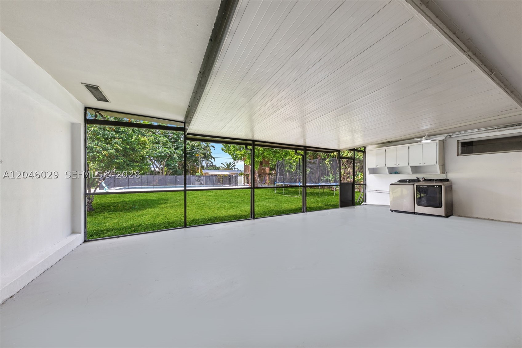 945 NE 176th St, Miami FL 33162