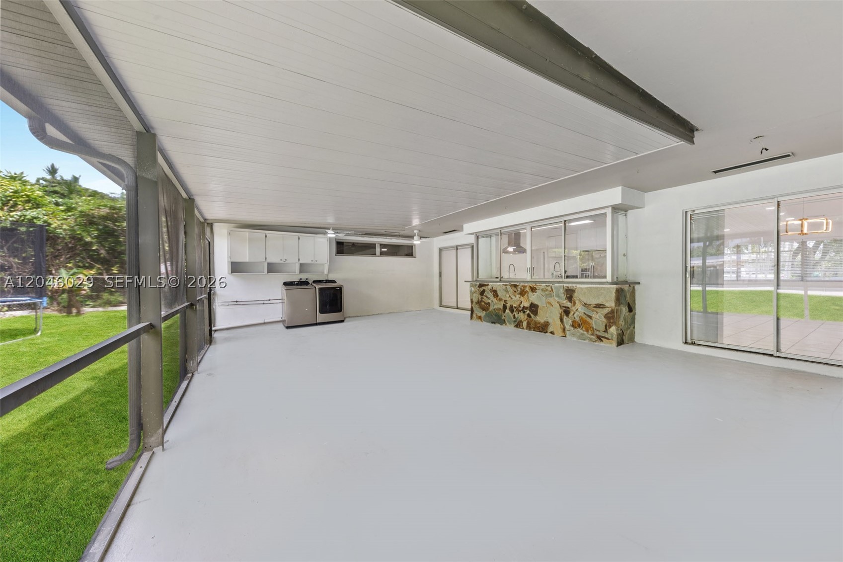 945 NE 176th St, Miami FL 33162