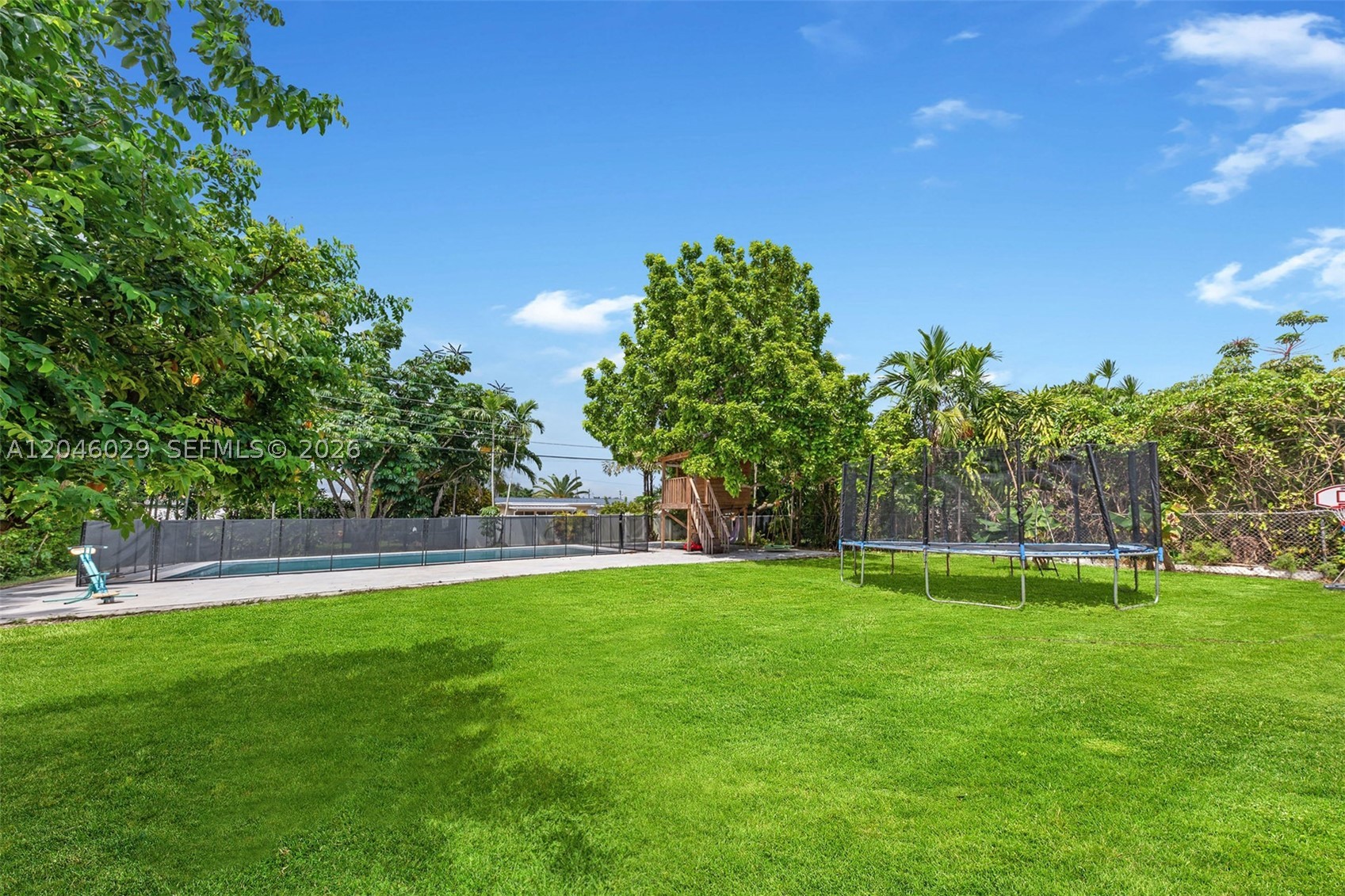 945 NE 176th St, Miami FL 33162