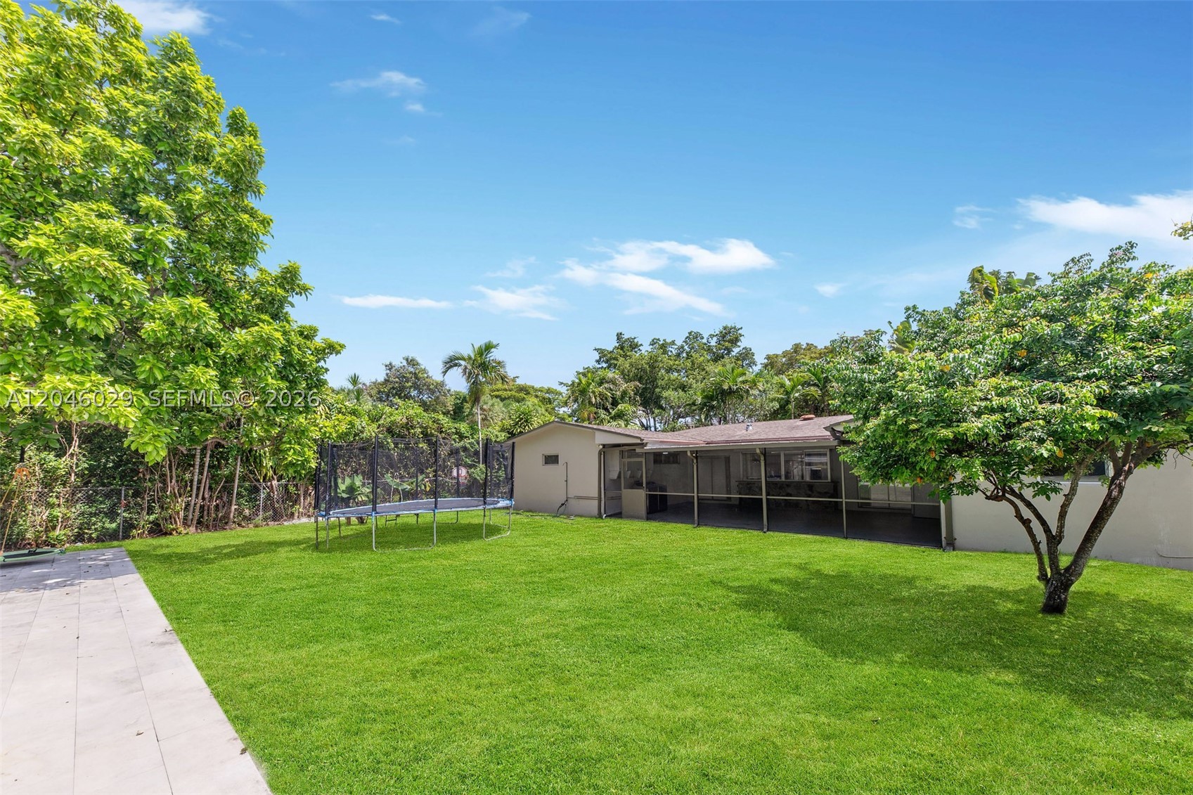 945 NE 176th St, Miami FL 33162