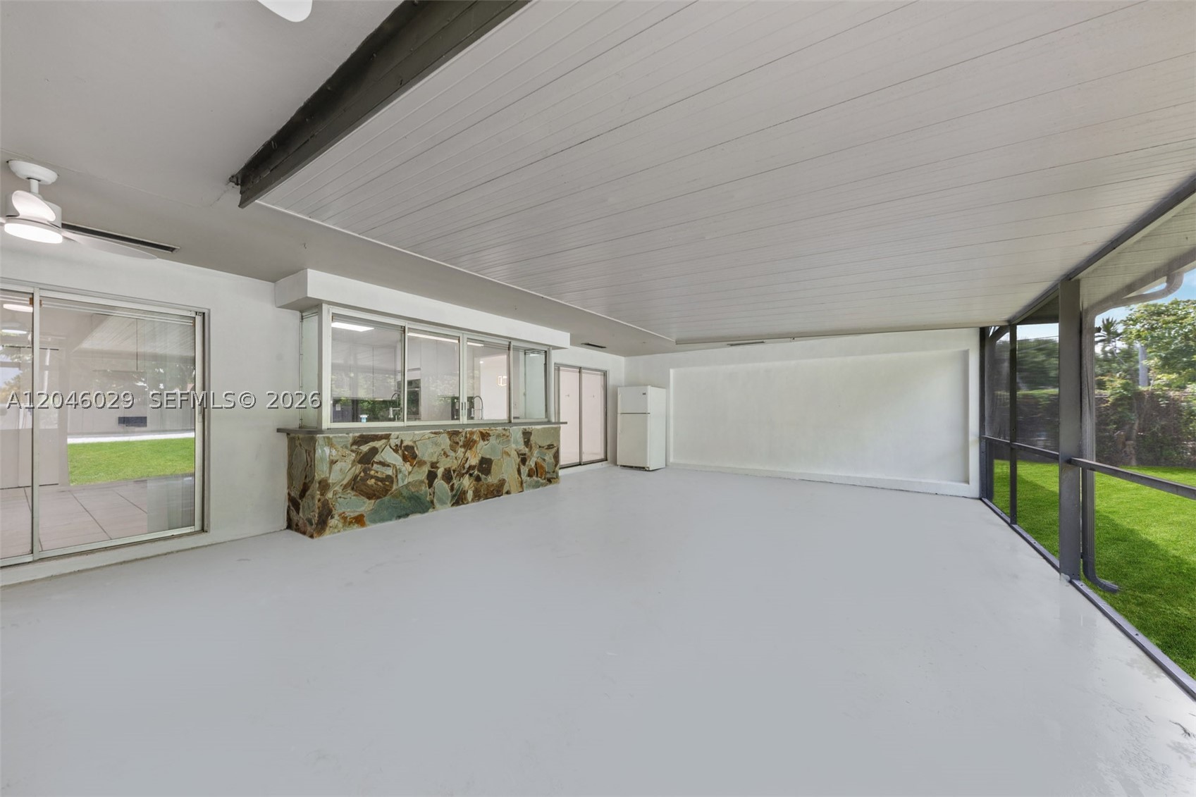 945 NE 176th St, Miami FL 33162