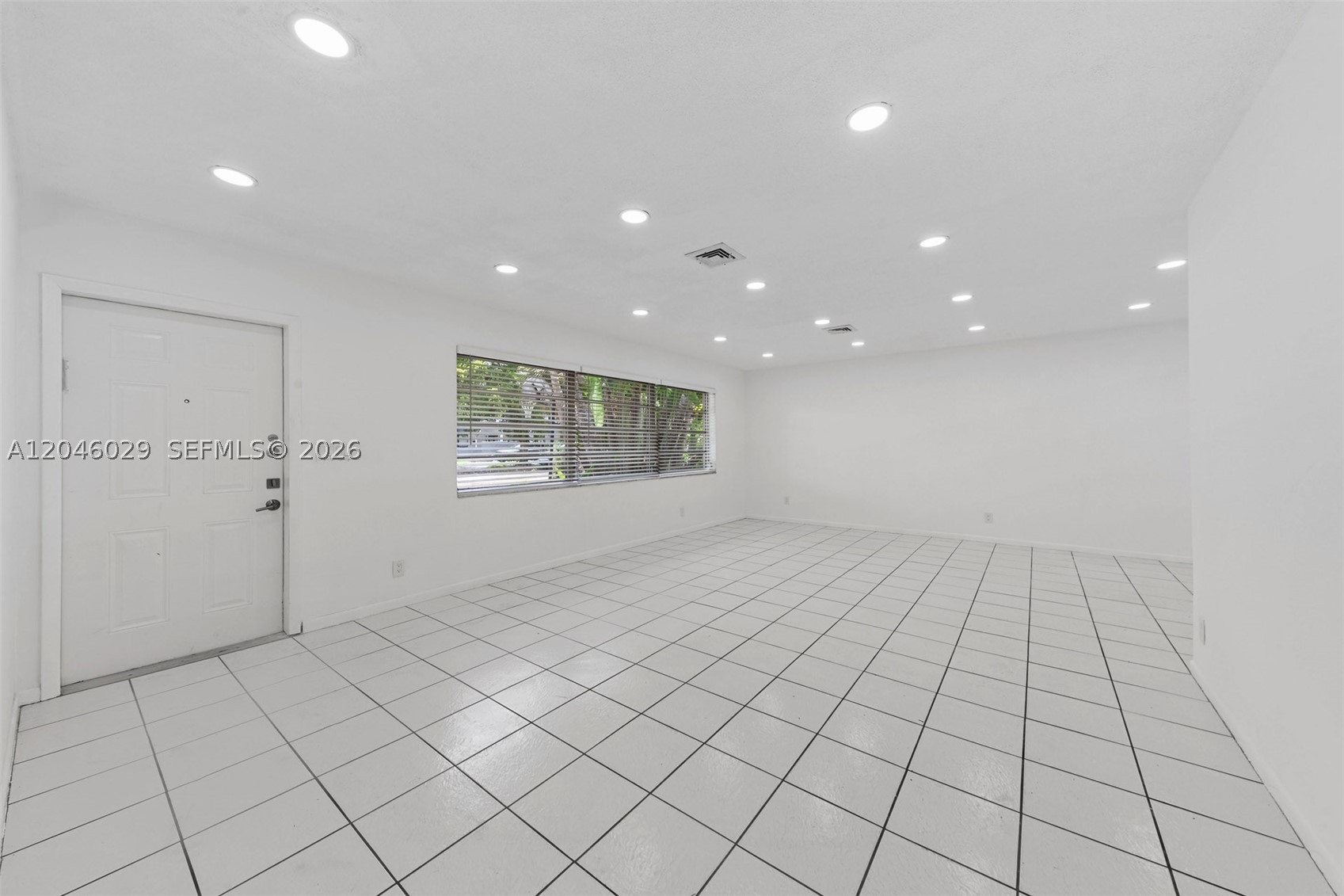 945 NE 176th St, Miami FL 33162