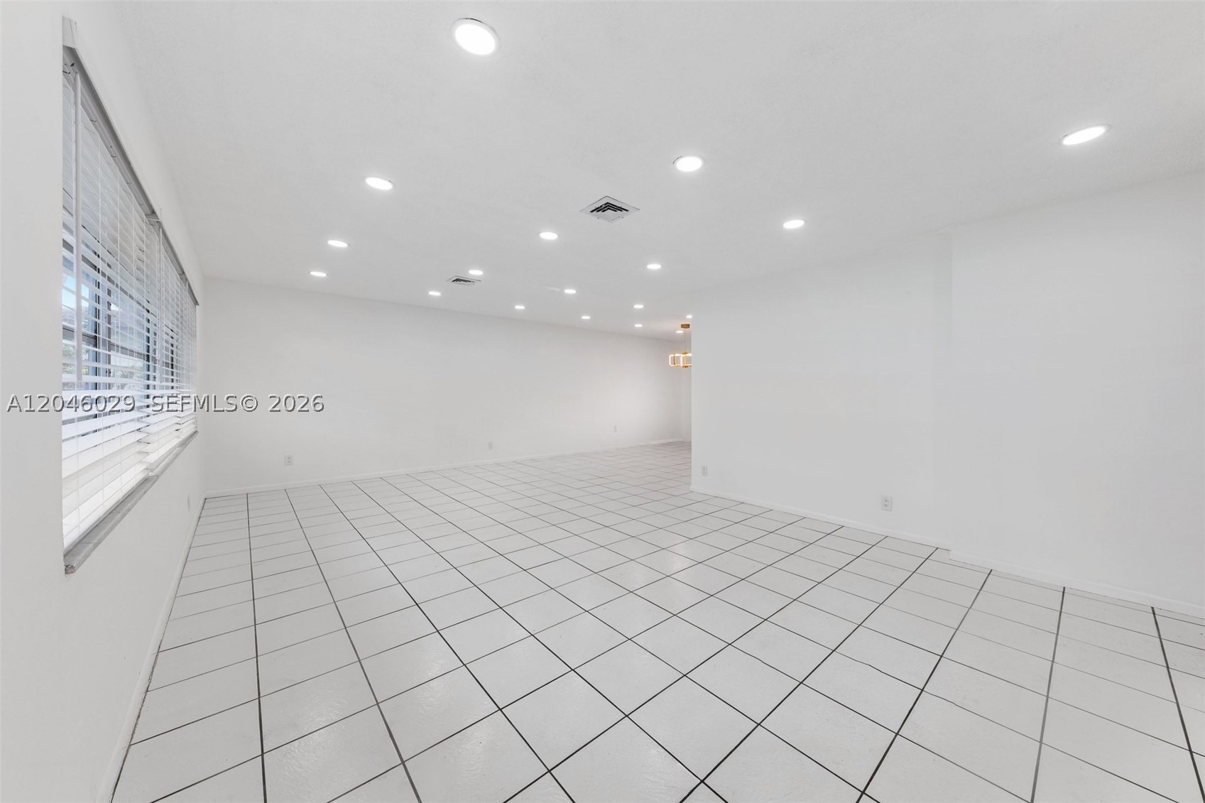 945 NE 176th St, Miami FL 33162