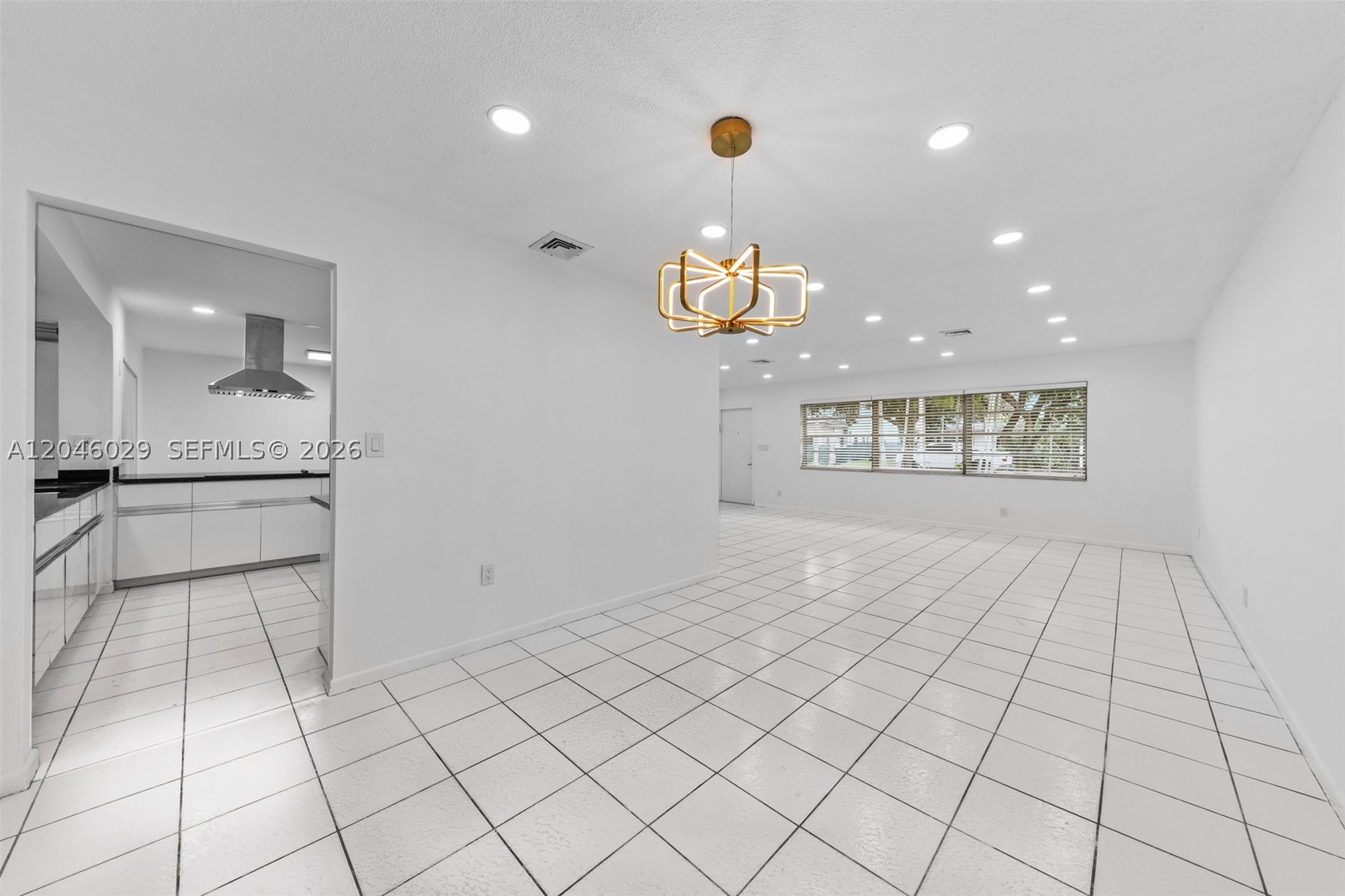 945 NE 176th St, Miami FL 33162