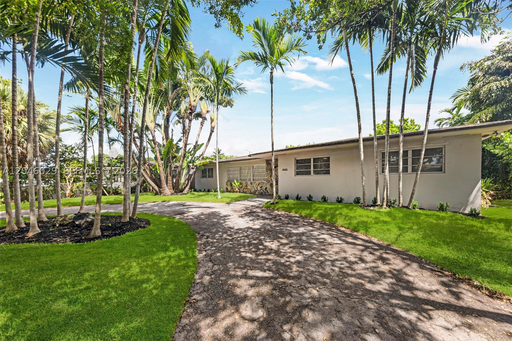 945 NE 176th St, Miami FL 33162
