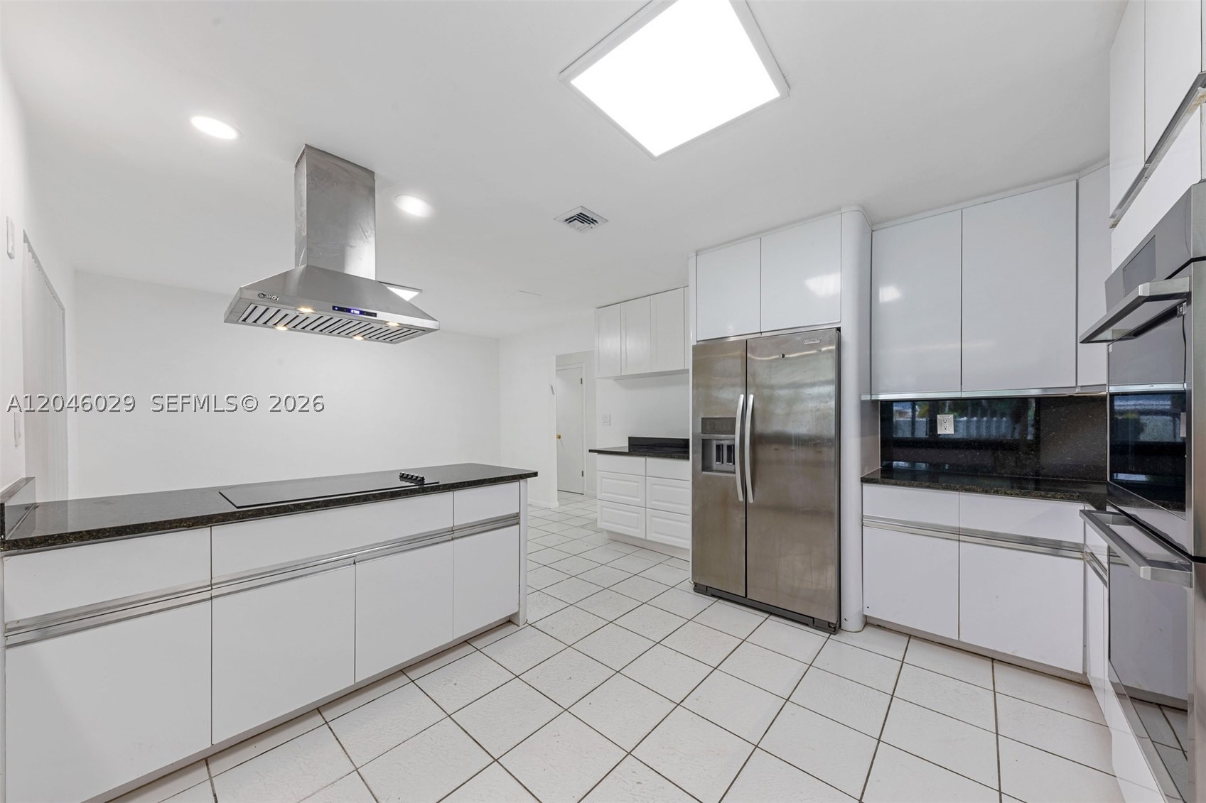 945 NE 176th St, Miami FL 33162