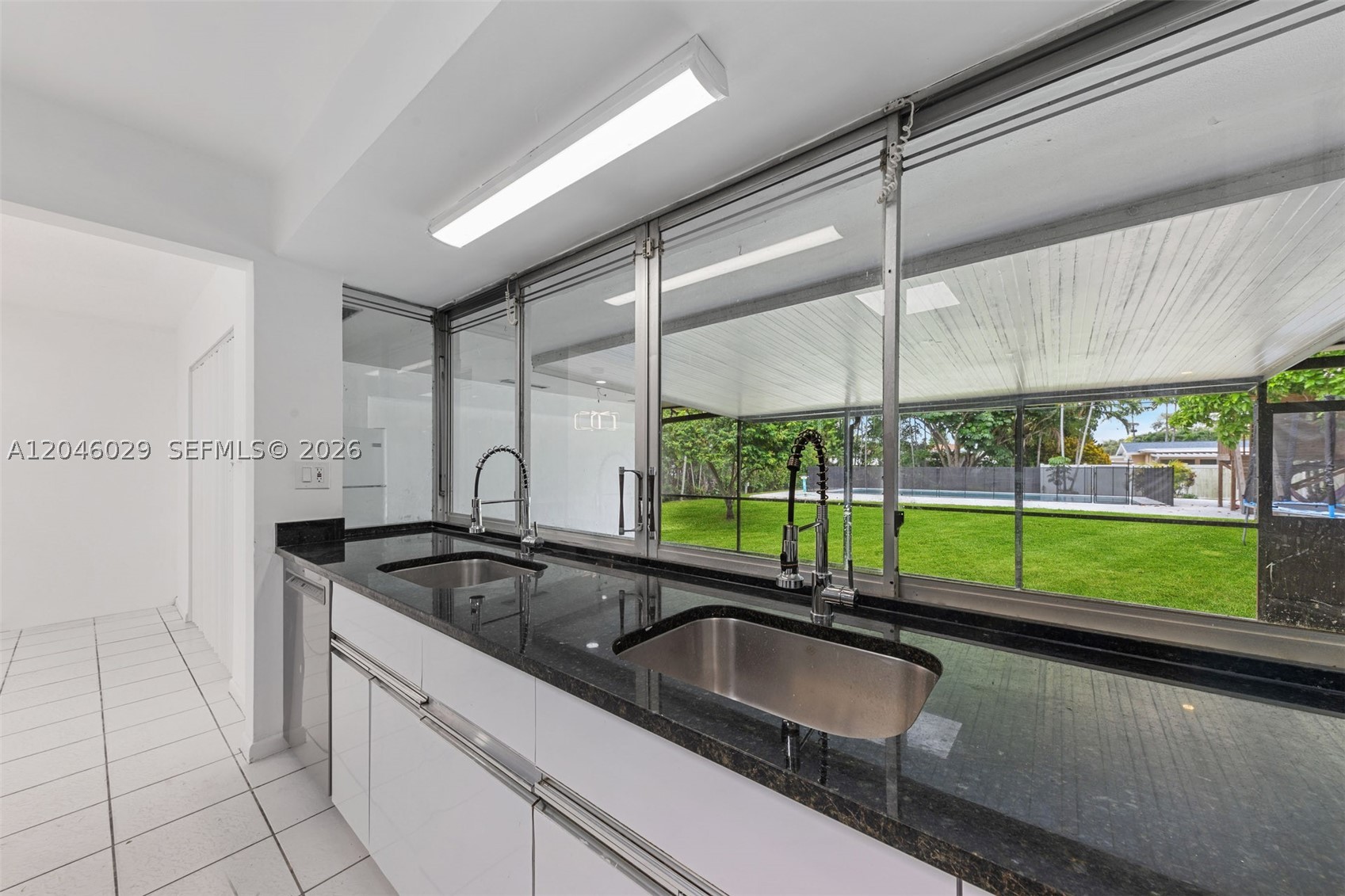 945 NE 176th St, Miami FL 33162