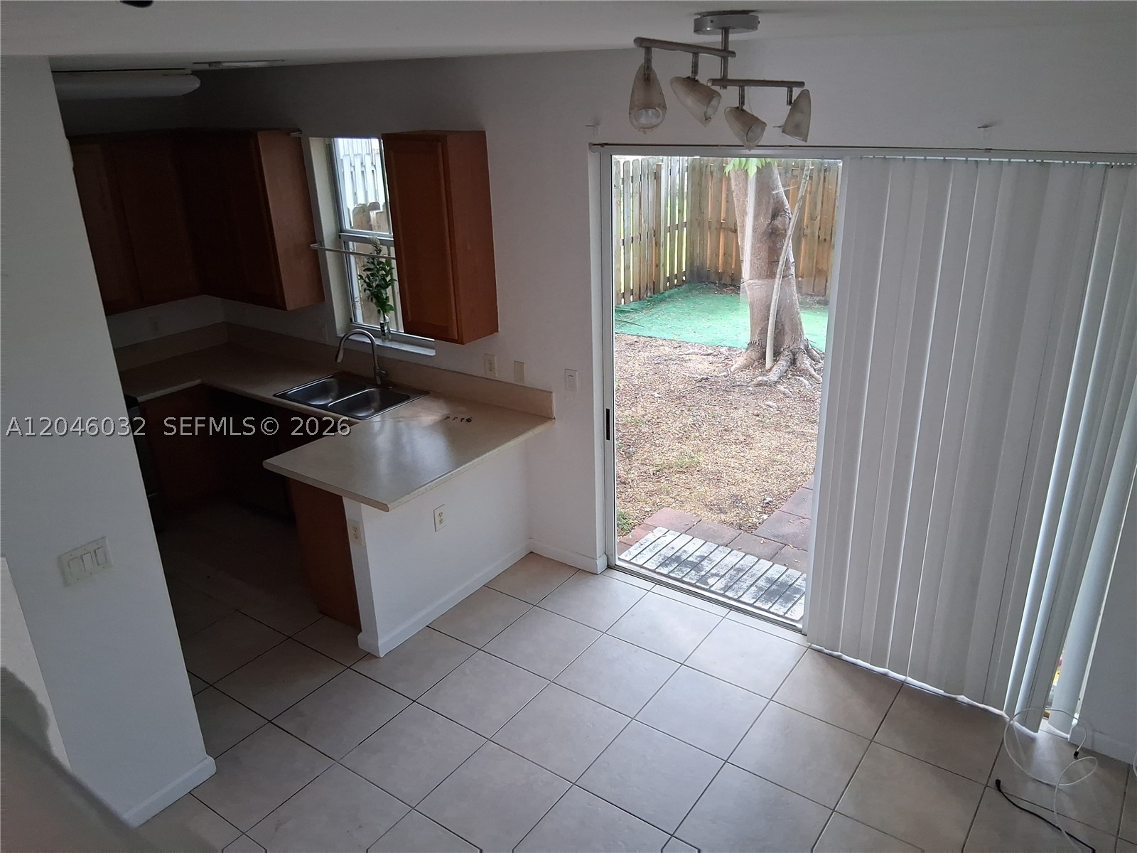 1044 NE 30th Ave, Homestead FL 33033
