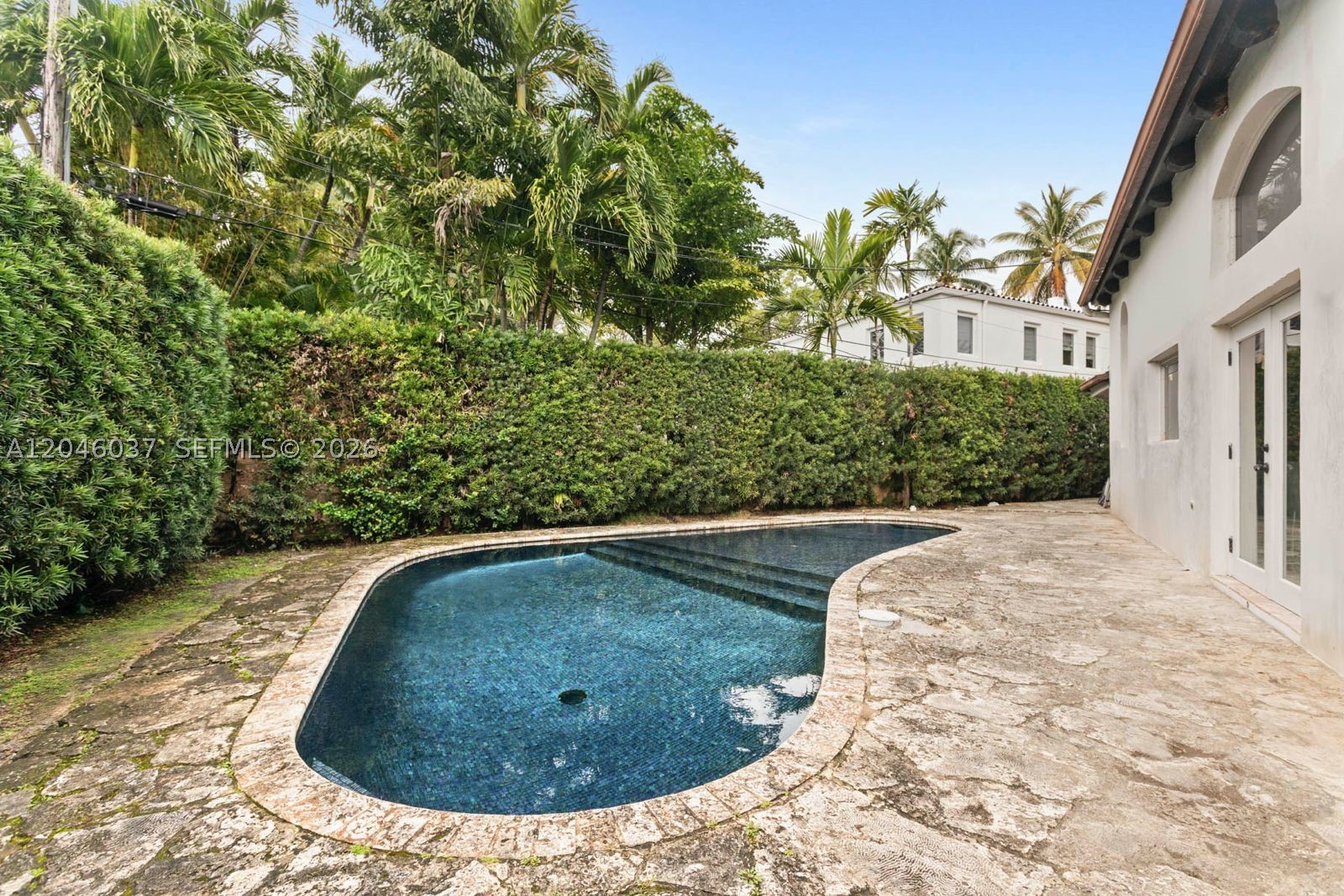 6350 Pinetree Dr, Miami Beach FL 33141