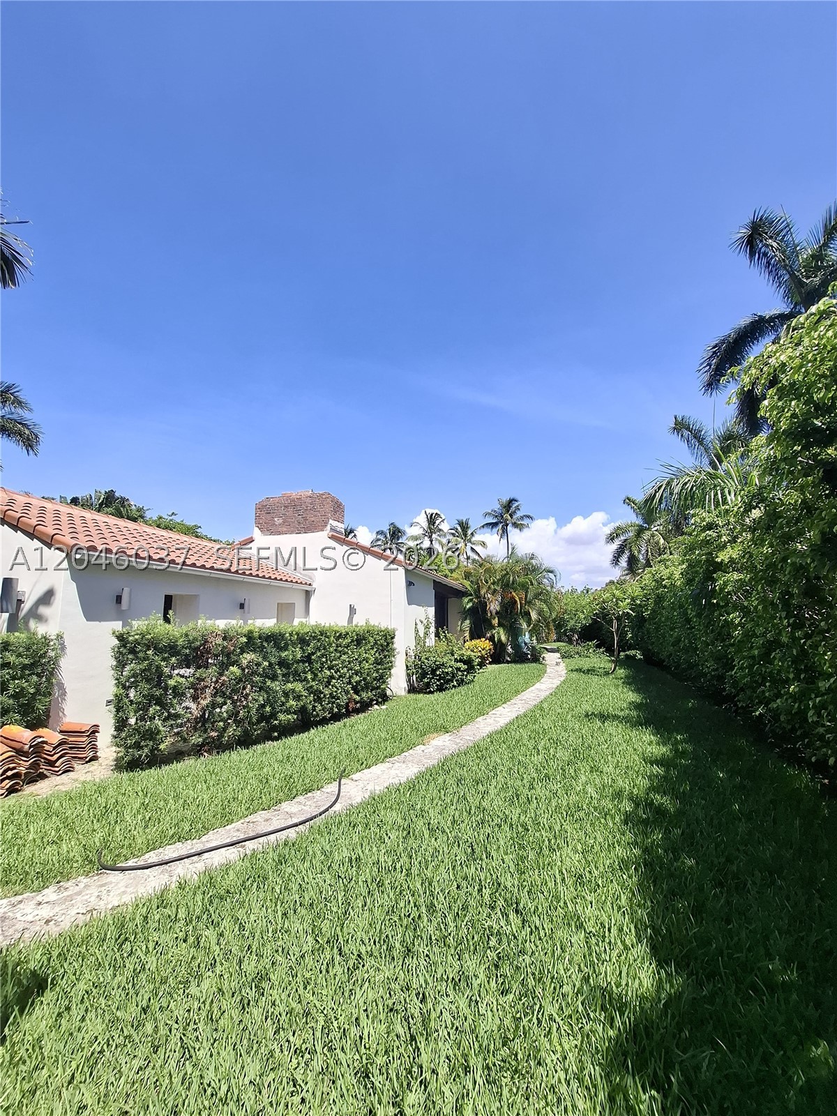 6350 Pinetree Dr, Miami Beach FL 33141