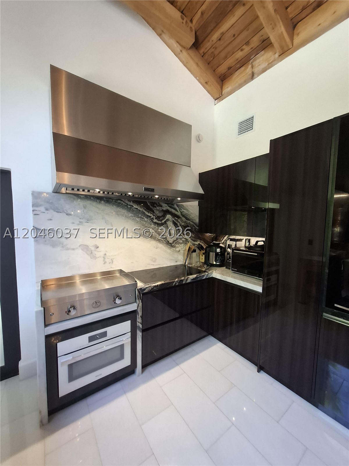 6350 Pinetree Dr, Miami Beach FL 33141