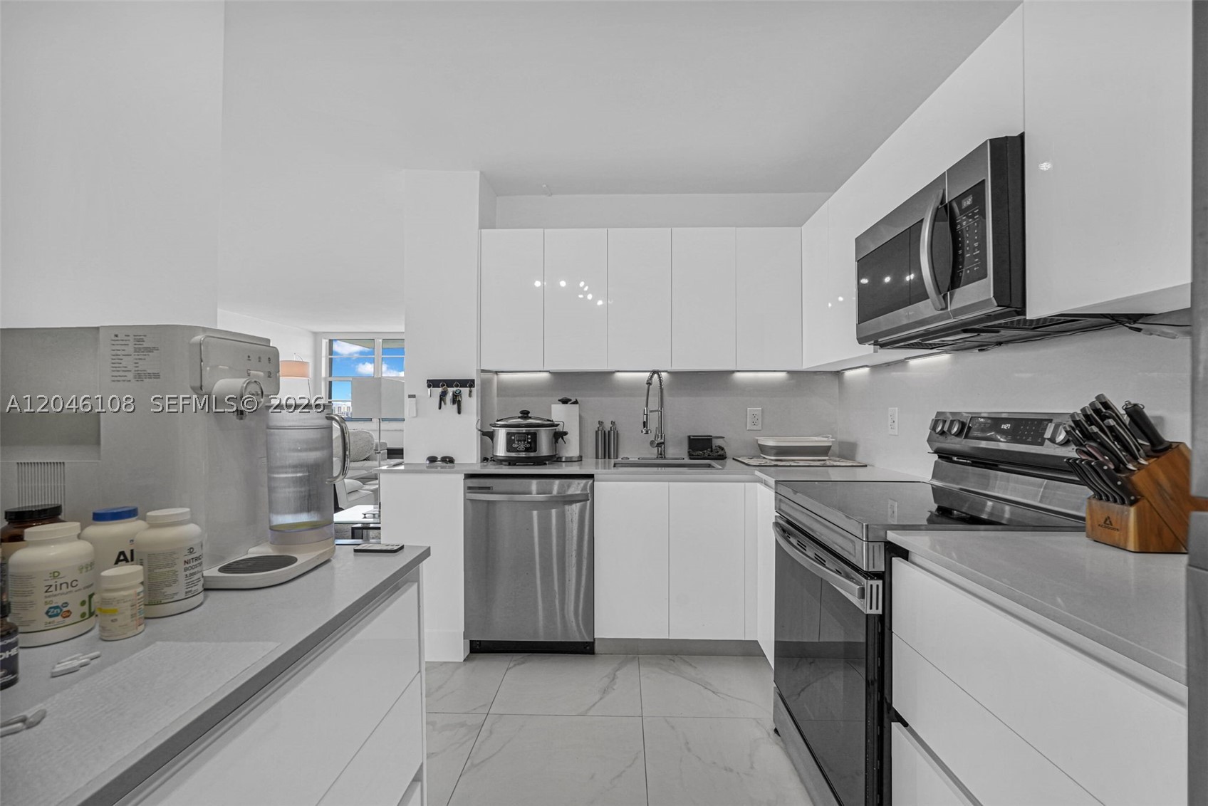 2016 Bay Dr #808, Miami Beach FL 33141