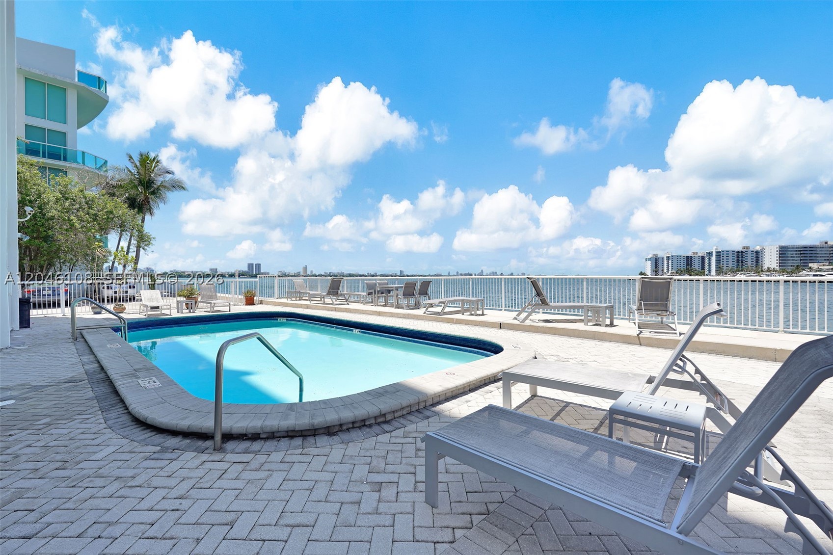 2016 Bay Dr #808, Miami Beach FL 33141