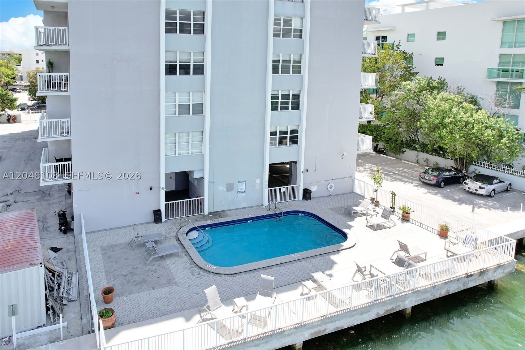 2016 Bay Dr #808, Miami Beach FL 33141