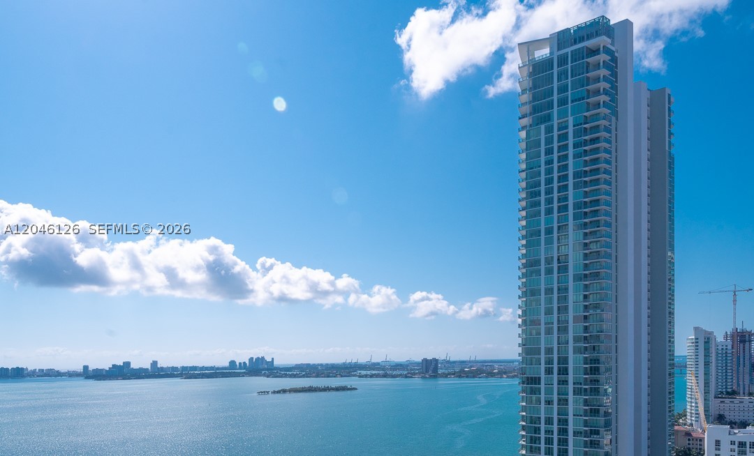 650 NE 32nd St #2102, Miami FL 33137