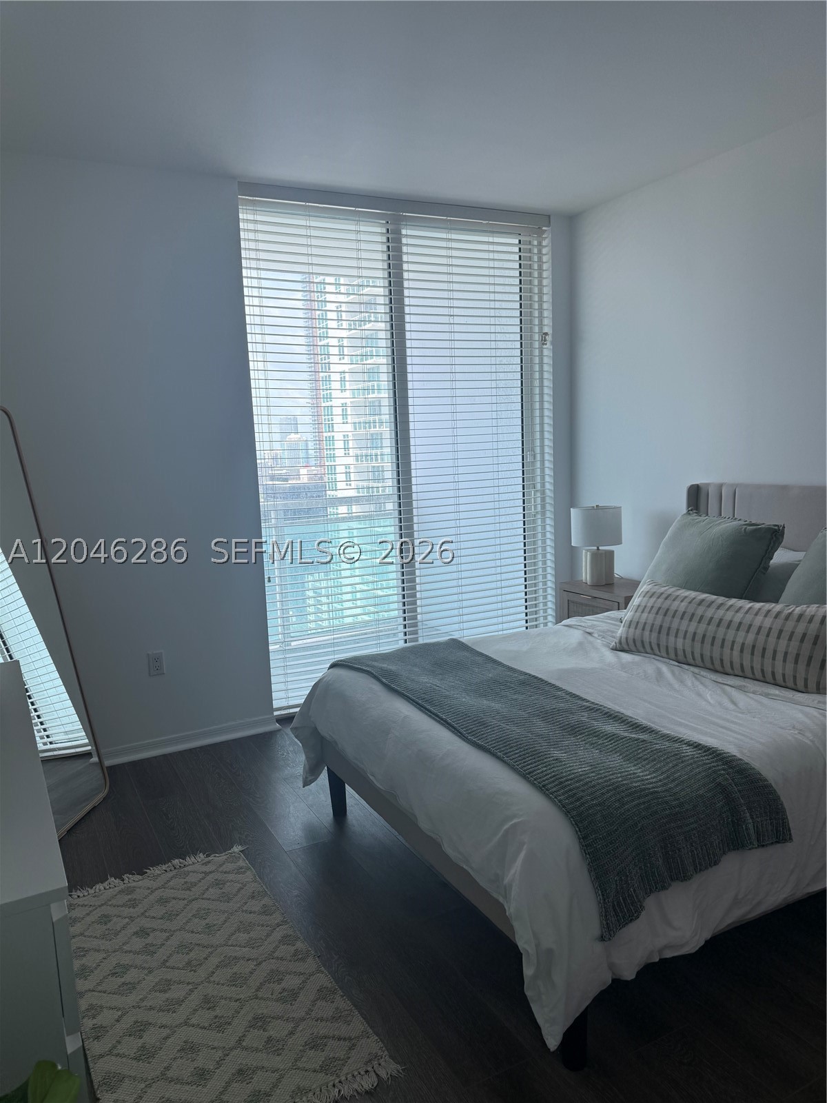 950 Brickell Bay Dr #2907, Miami FL 33131