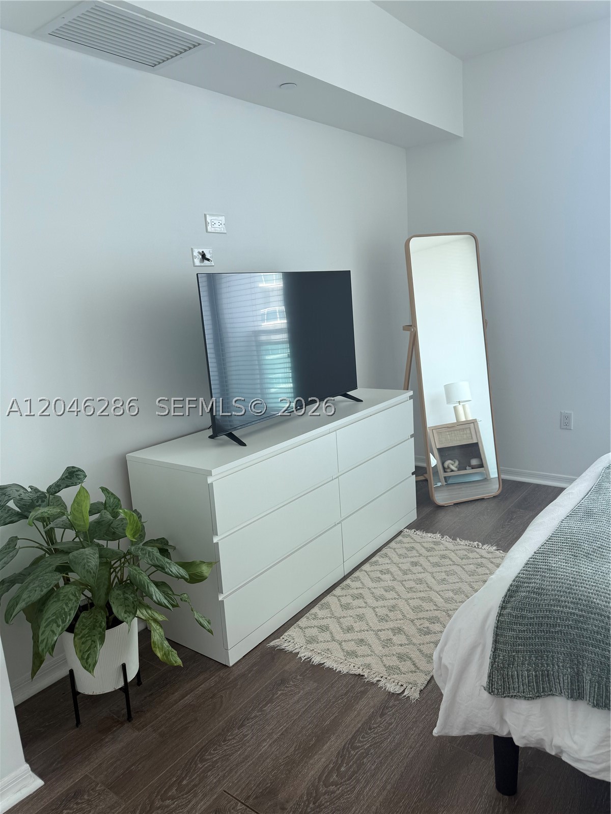950 Brickell Bay Dr #2907, Miami FL 33131