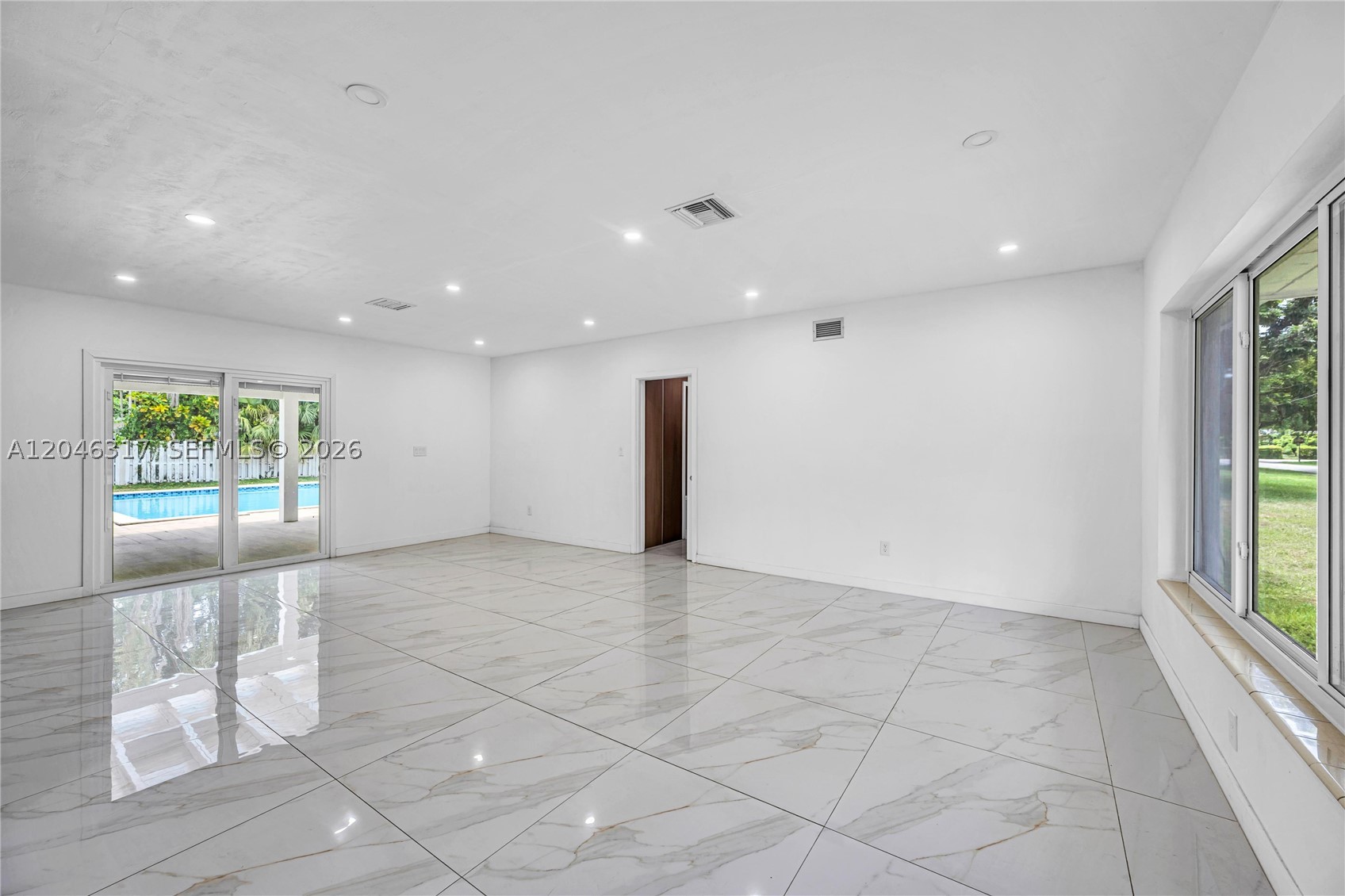 12525 SW 68th Ct, Pinecrest FL 33156