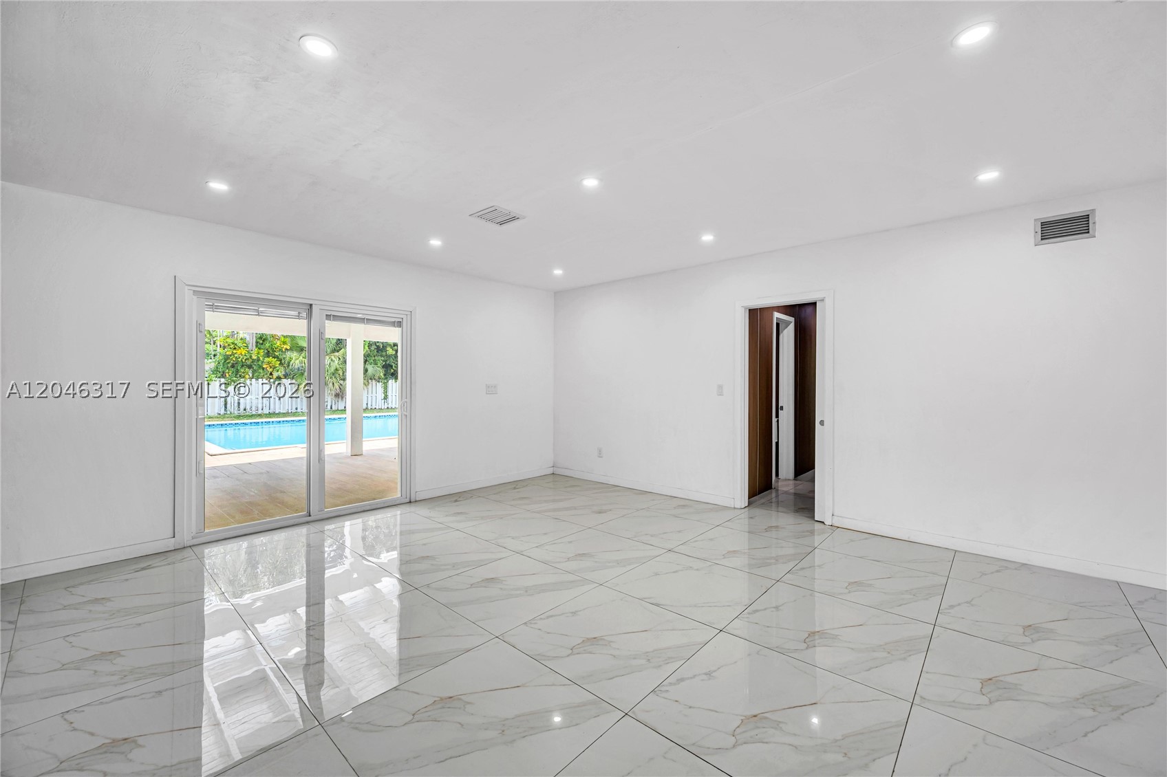 12525 SW 68th Ct, Pinecrest FL 33156