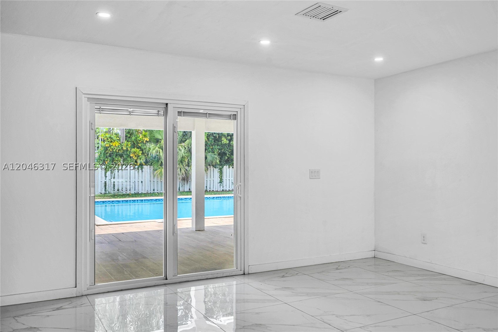 12525 SW 68th Ct, Pinecrest FL 33156