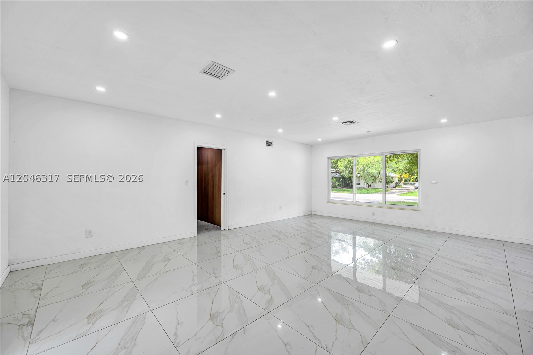 12525 SW 68th Ct, Pinecrest FL 33156