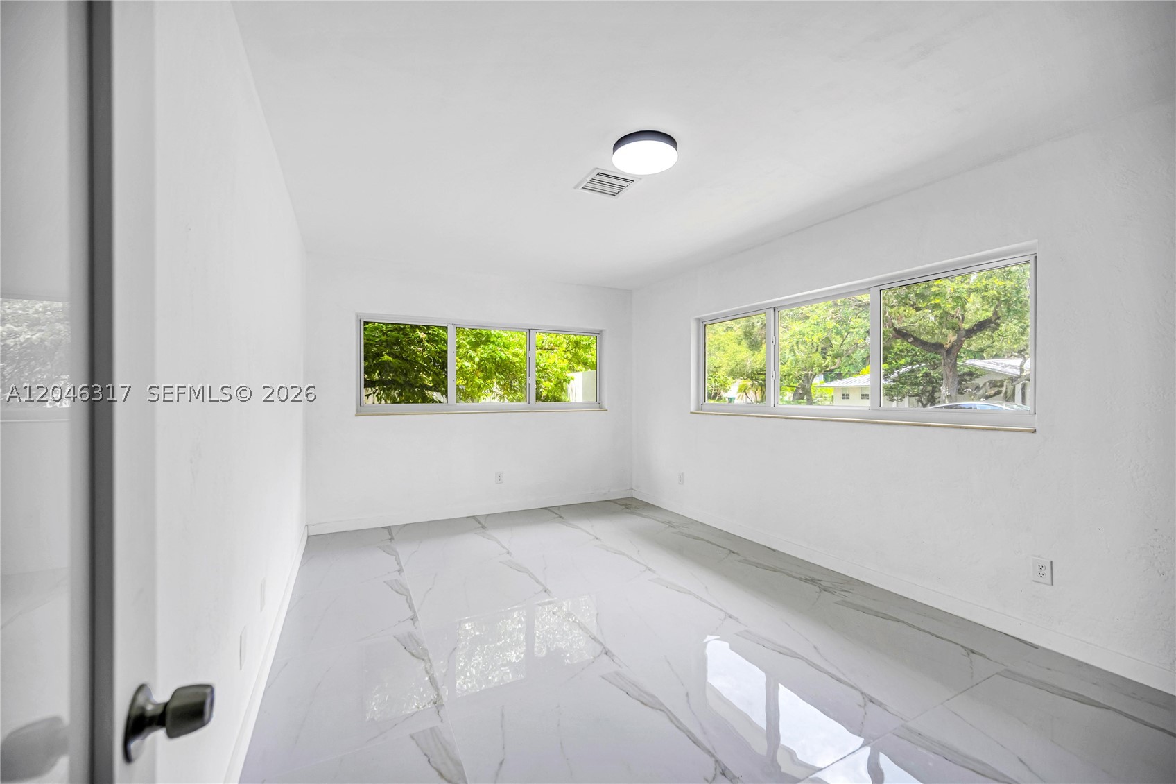 12525 SW 68th Ct, Pinecrest FL 33156