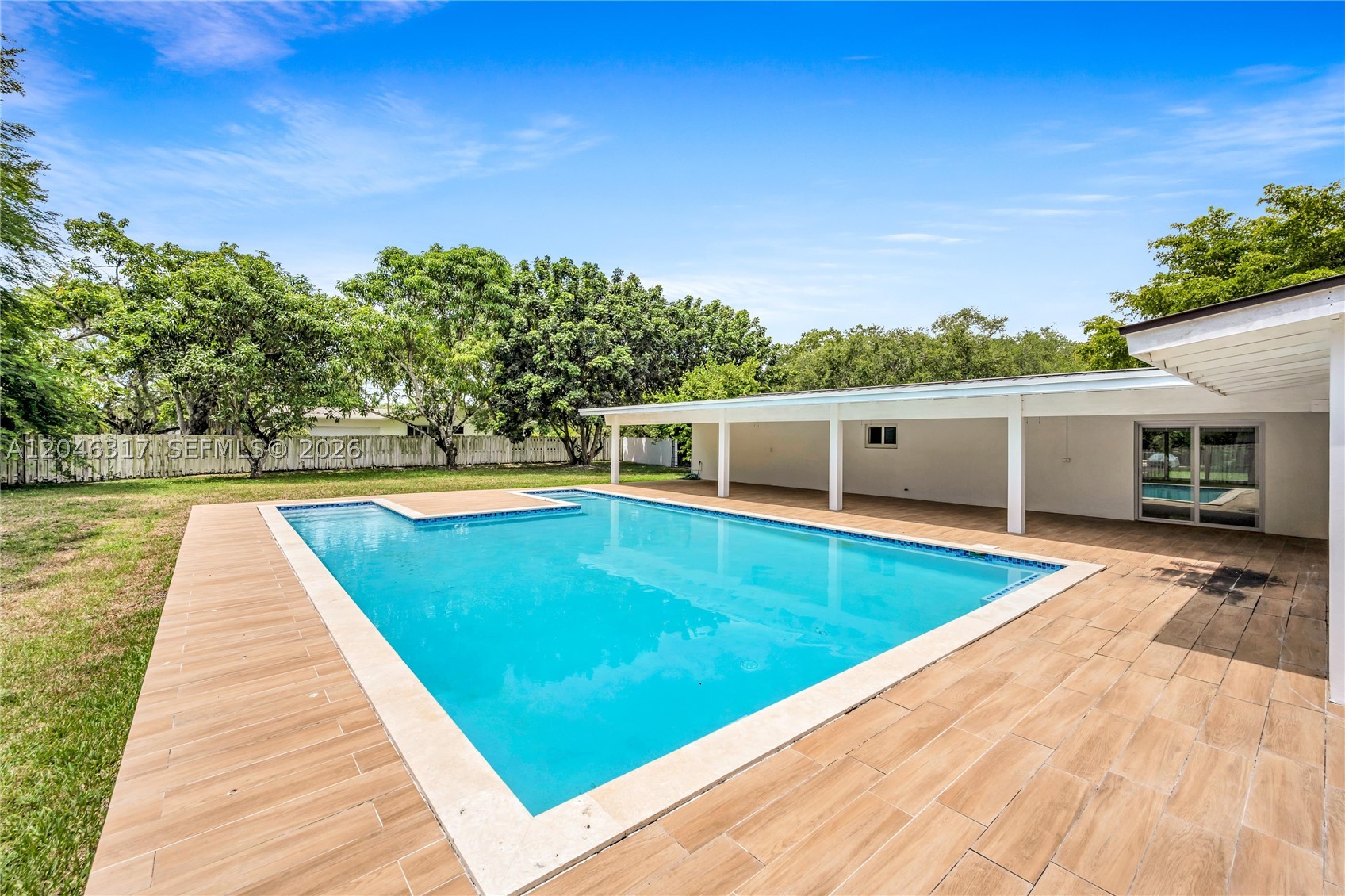 12525 SW 68th Ct, Pinecrest FL 33156
