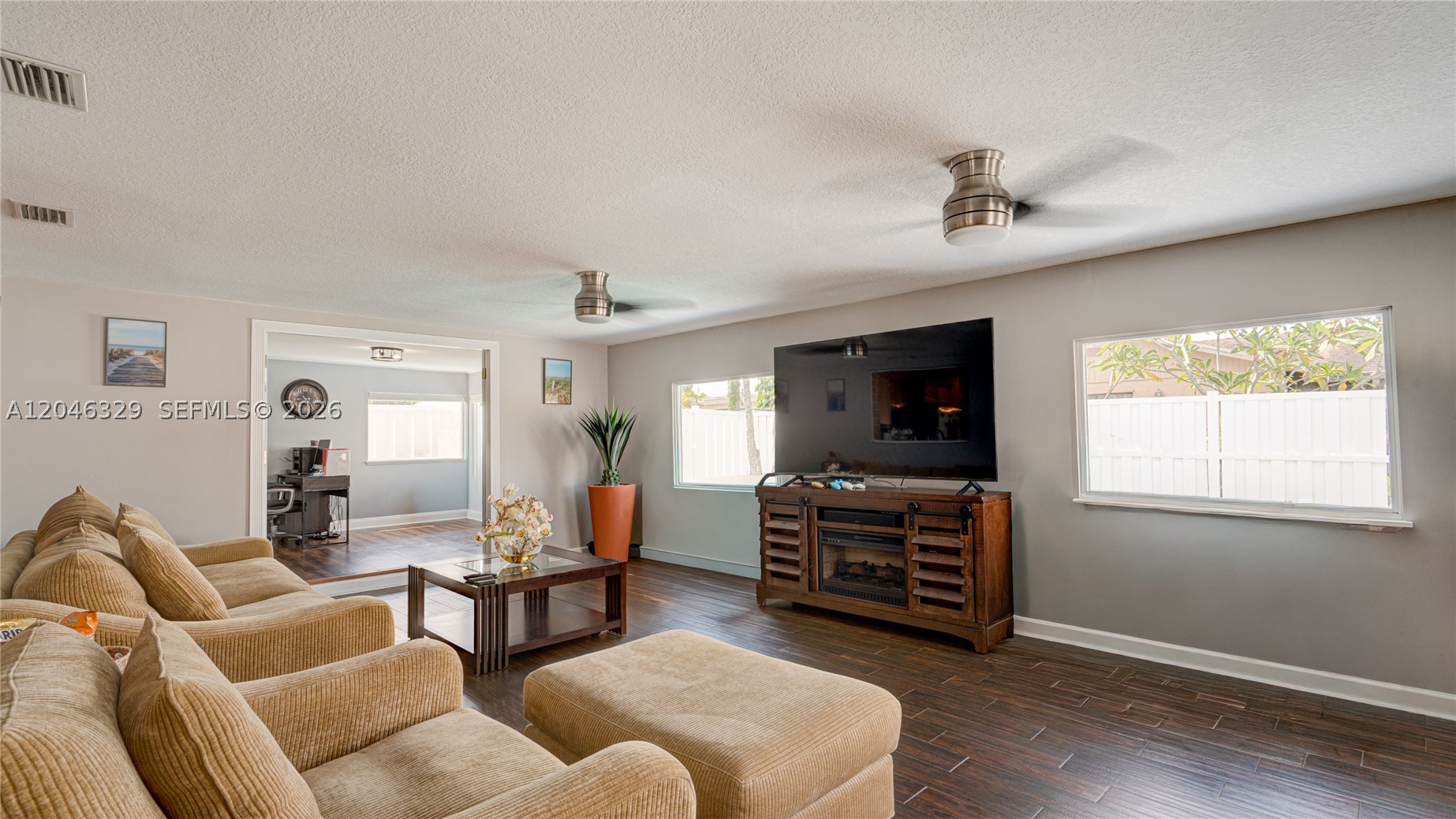 11370 NW 46th Pl, Sunrise FL 33323