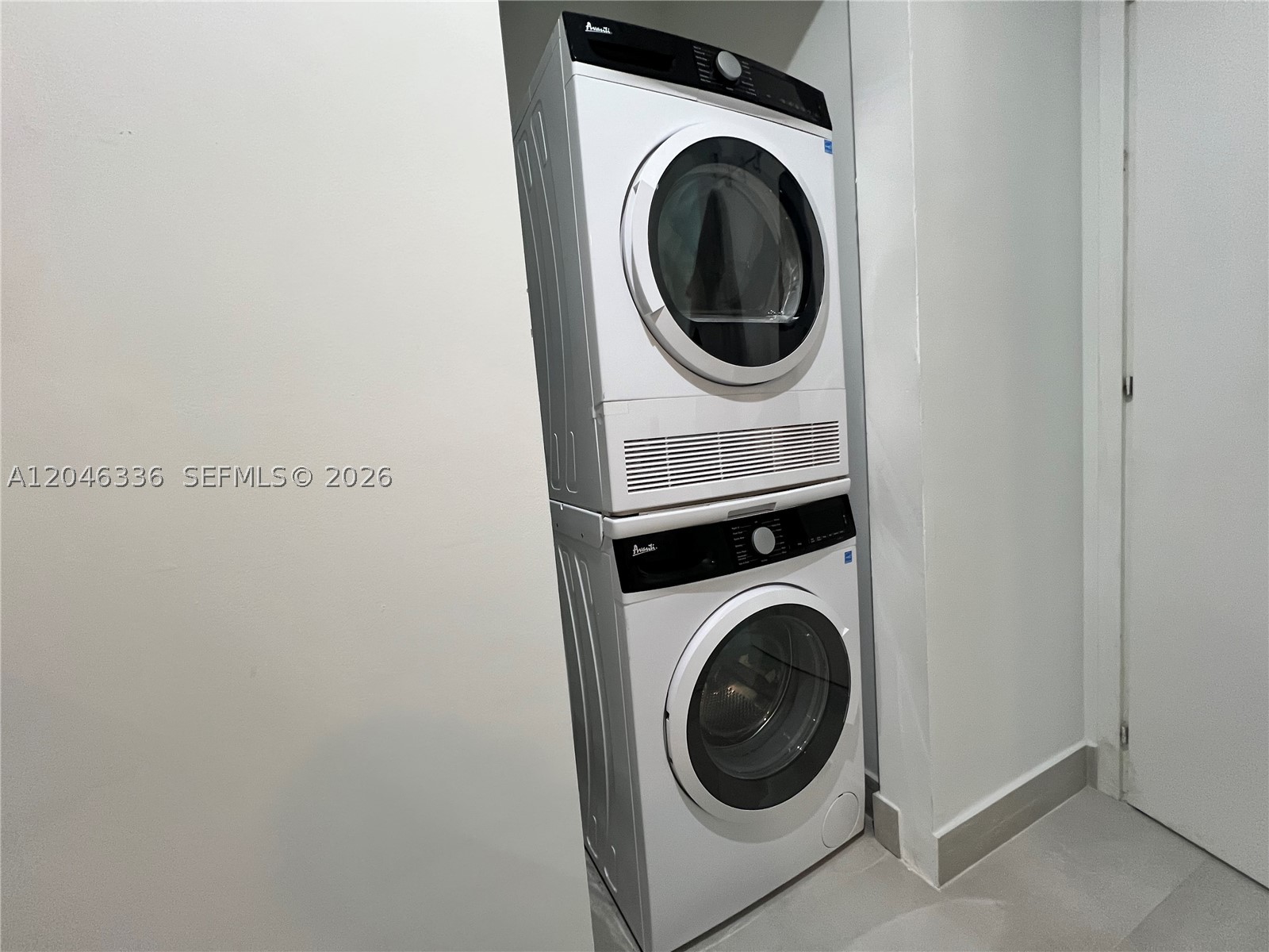 300 S Biscayne Blvd #T-1503, Miami FL 33131