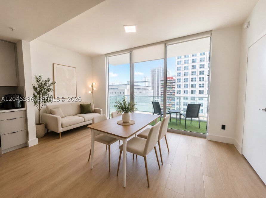 300 S Biscayne Blvd #T-1503, Miami FL 33131