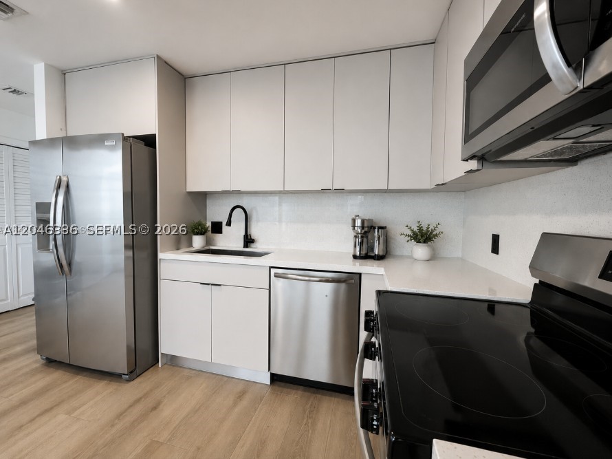 300 S Biscayne Blvd #T-1503, Miami FL 33131