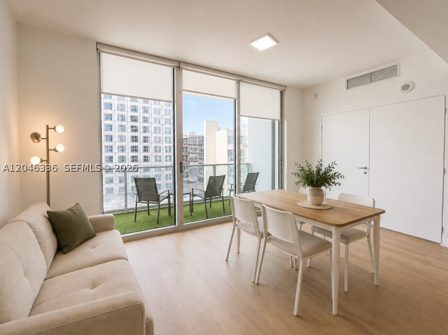 300 S Biscayne Blvd #T-1503, Miami FL 33131