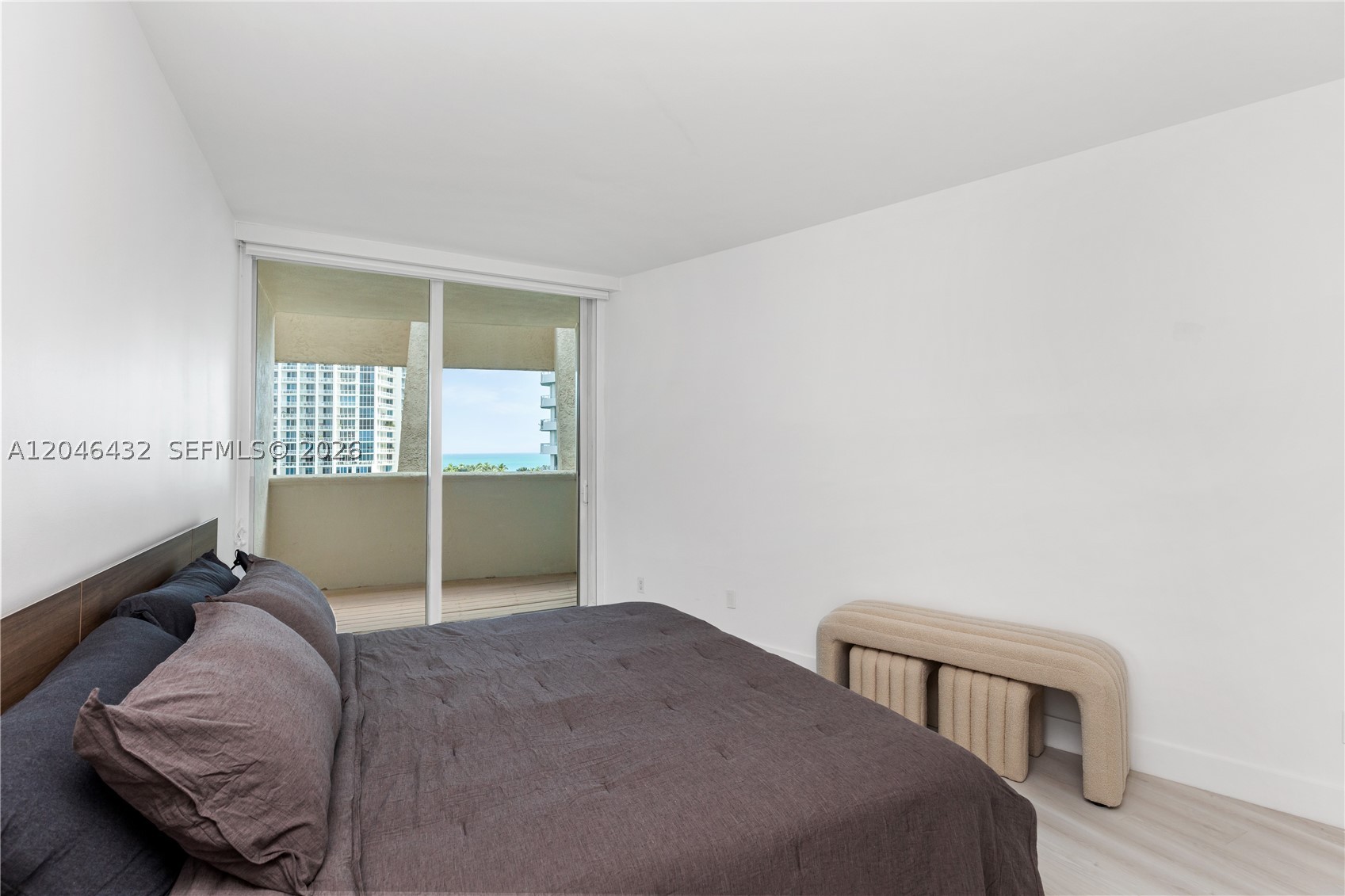 300 S Pointe Dr #907, Miami Beach FL 33139