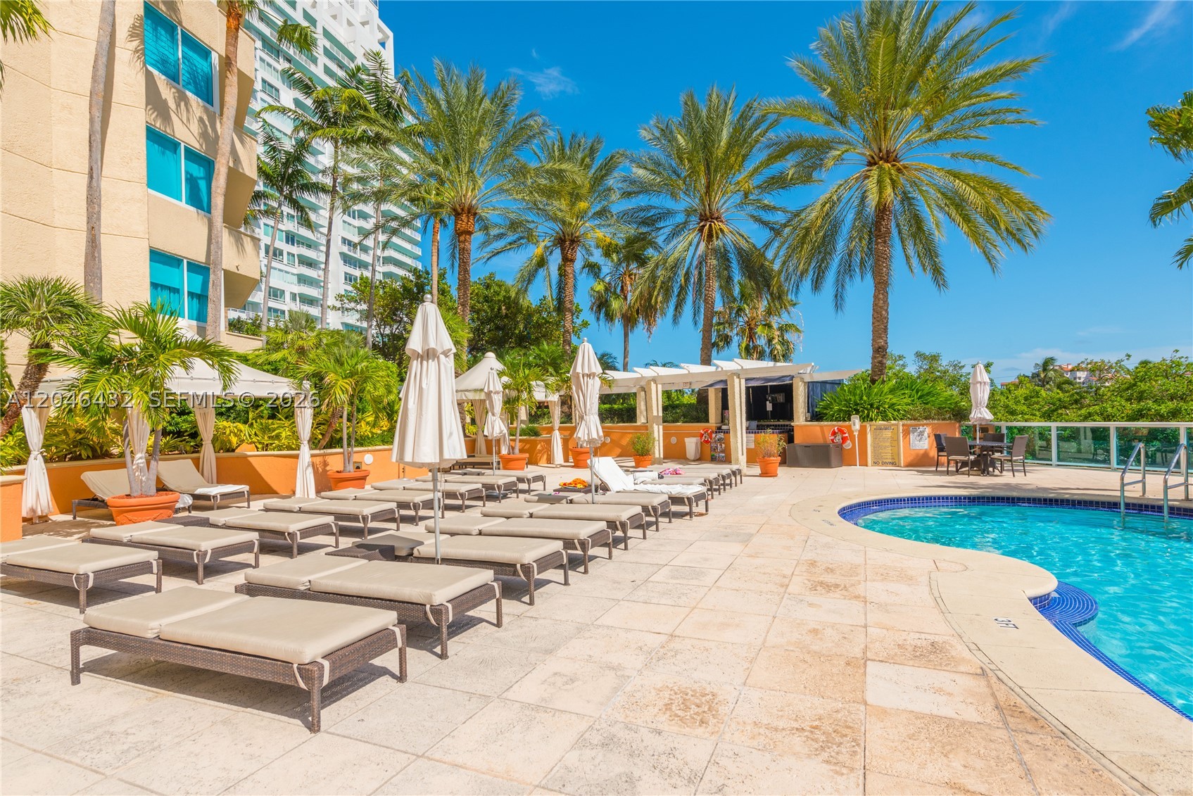 300 S Pointe Dr #907, Miami Beach FL 33139