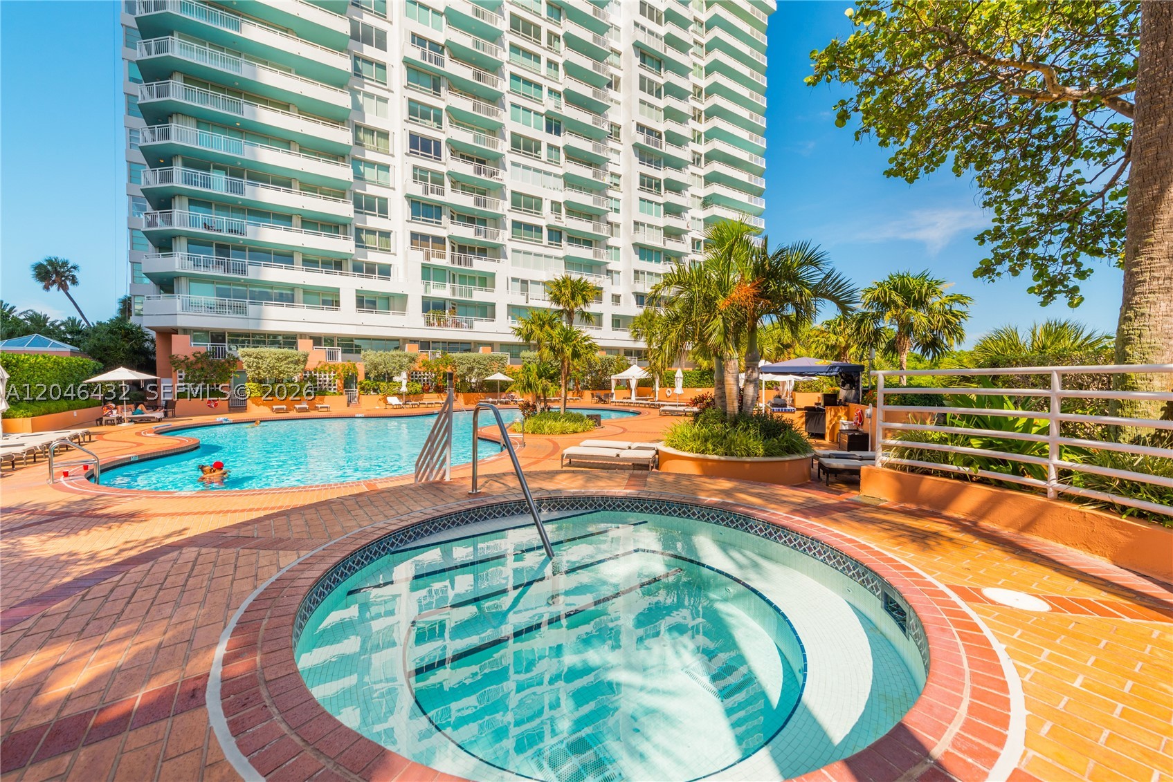 300 S Pointe Dr #907, Miami Beach FL 33139