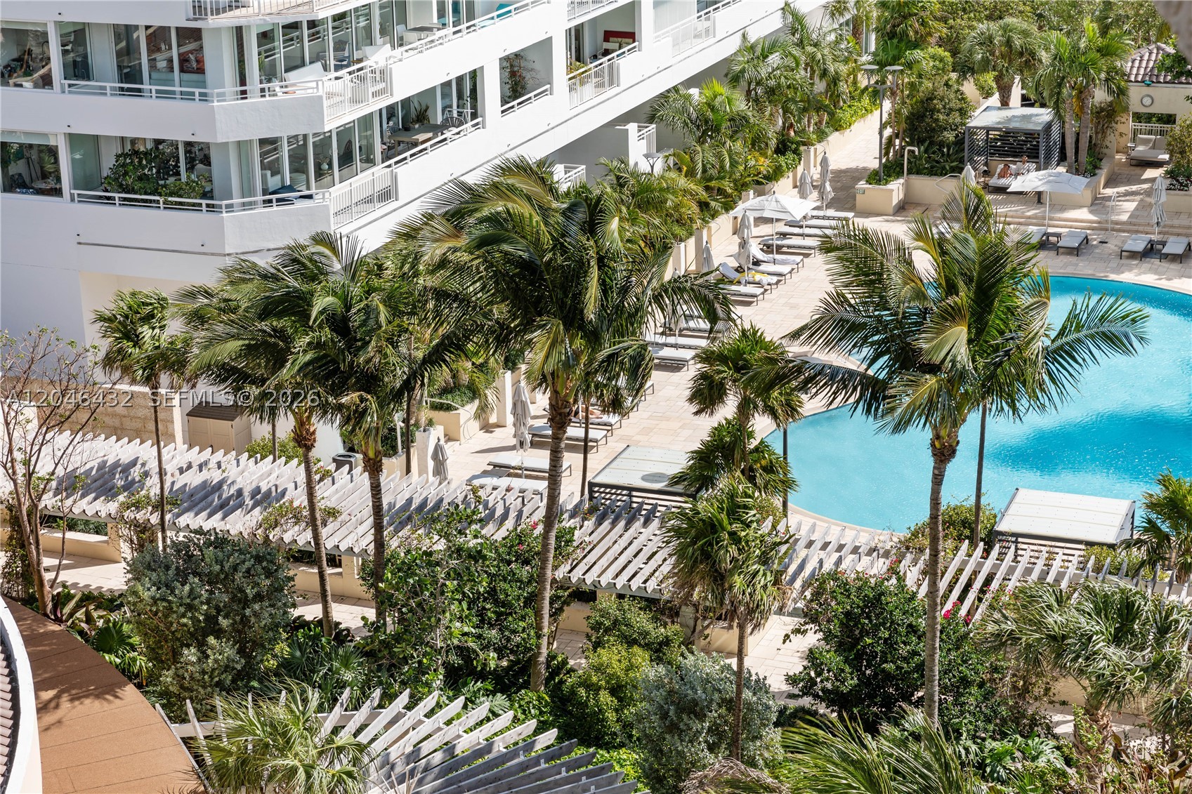 300 S Pointe Dr #907, Miami Beach FL 33139